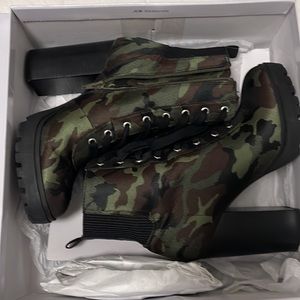 Steven Camouflage boots